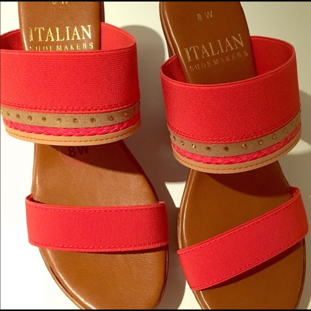 Italian Shoemakers coral wedge sandals! 💗